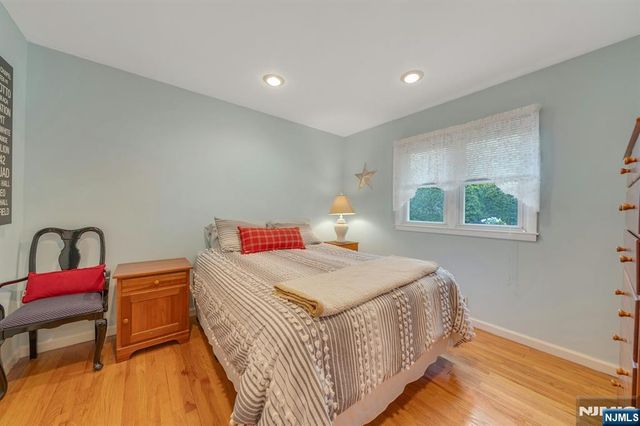 9 Ryerson Avenue, Oakland, NJ 07436