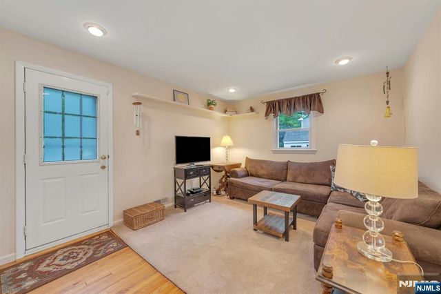 9 Ryerson Avenue, Oakland, NJ 07436