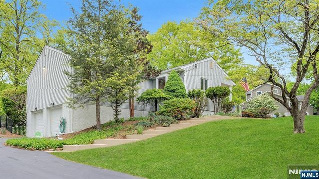 9 Ryerson Avenue, Oakland, NJ 07436