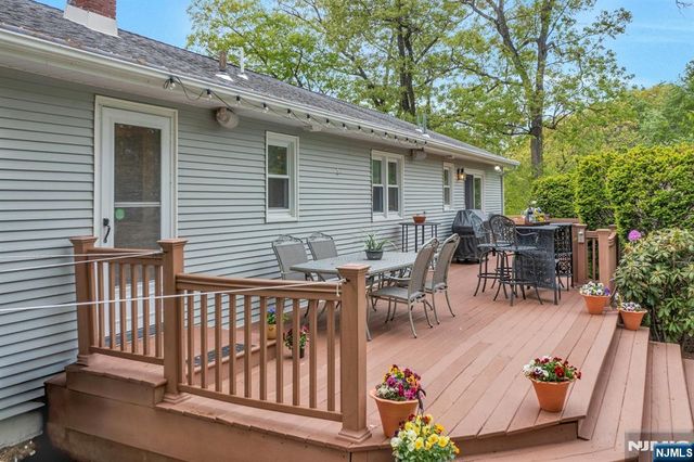 9 Ryerson Avenue, Oakland, NJ 07436