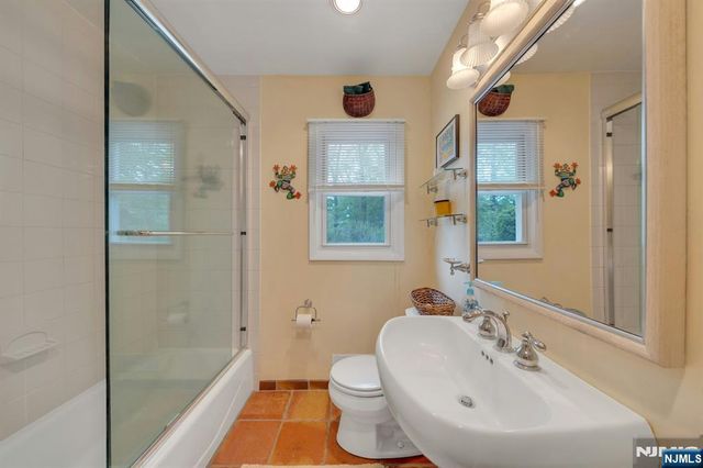 9 Ryerson Avenue, Oakland, NJ 07436