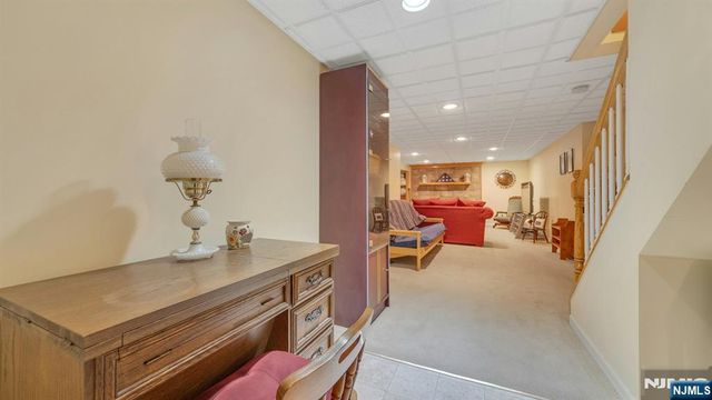 9 Ryerson Avenue, Oakland, NJ 07436