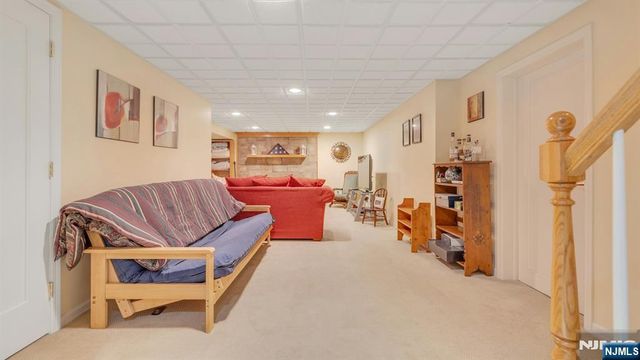 9 Ryerson Avenue, Oakland, NJ 07436