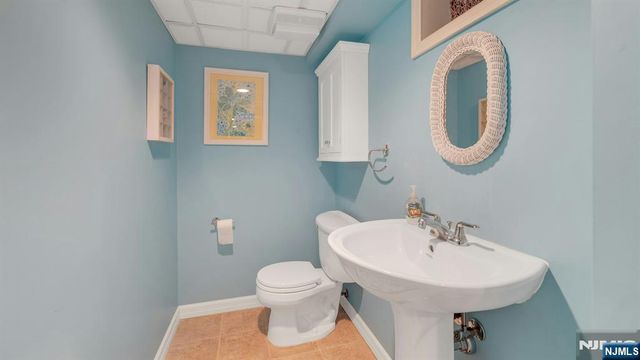 9 Ryerson Avenue, Oakland, NJ 07436