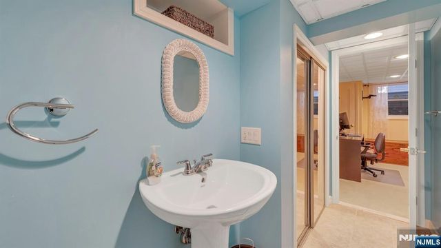 9 Ryerson Avenue, Oakland, NJ 07436