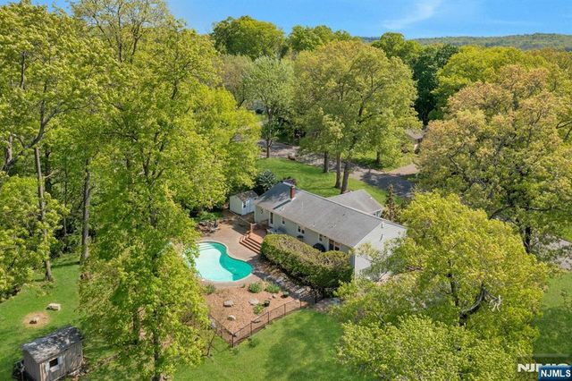 9 Ryerson Avenue, Oakland, NJ 07436