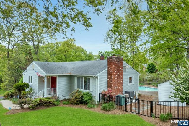 9 Ryerson Avenue, Oakland, NJ 07436