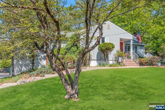 9 Ryerson Avenue, Oakland, NJ 07436