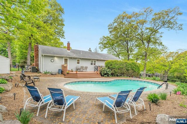 9 Ryerson Avenue, Oakland, NJ 07436