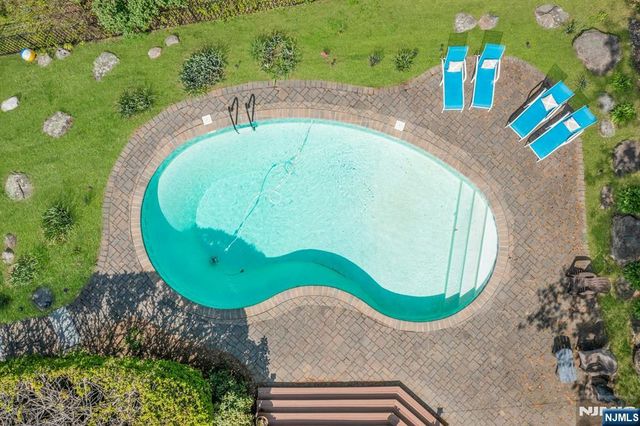 9 Ryerson Avenue, Oakland, NJ 07436