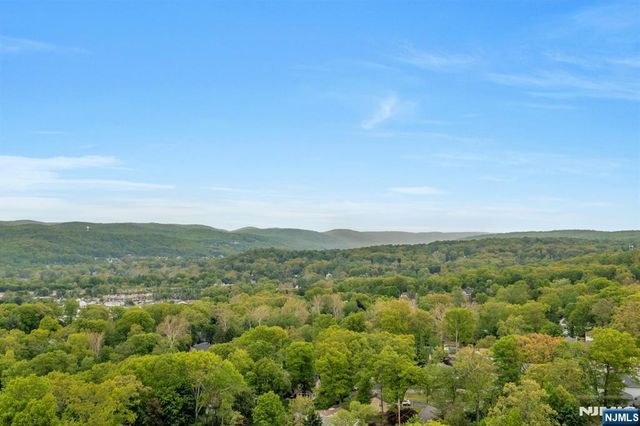 9 Ryerson Avenue, Oakland, NJ 07436