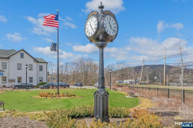 9 Ryerson Avenue, Oakland, NJ 07436