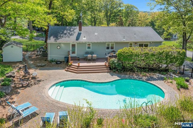 9 Ryerson Avenue, Oakland, NJ 07436