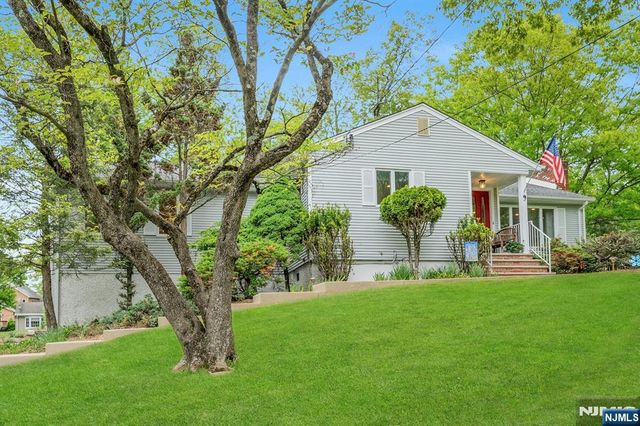 9 Ryerson Avenue, Oakland, NJ 07436