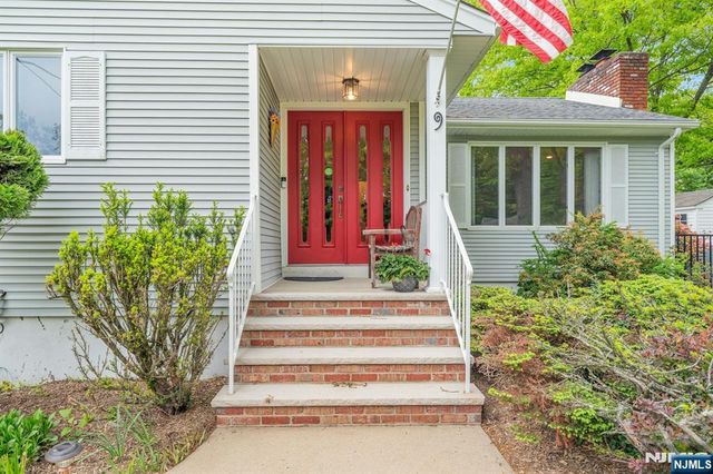 9 Ryerson Avenue, Oakland, NJ 07436