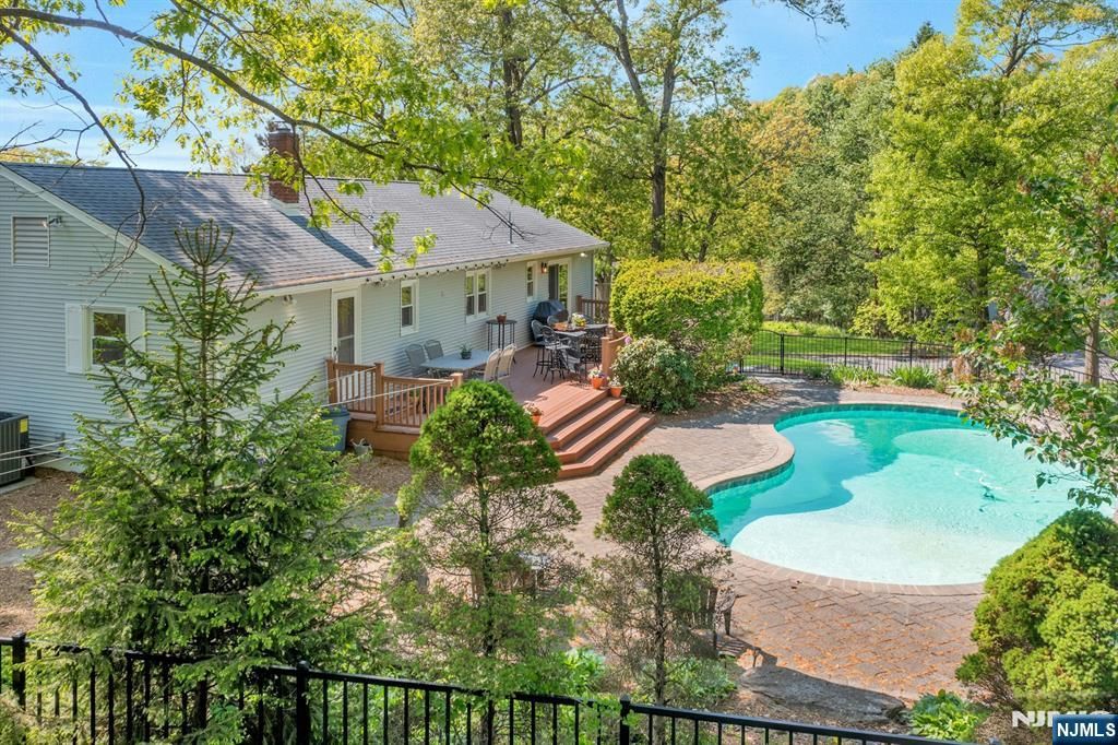 9 Ryerson Avenue, Oakland, NJ 07436