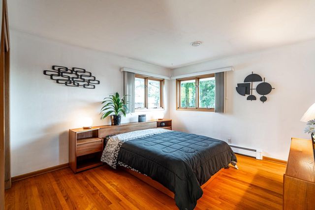 3725 W Abbott AVENUE, Greenfield, WI 53221