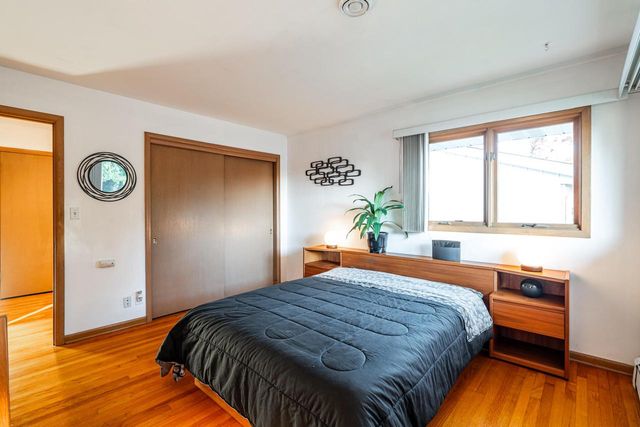 3725 W Abbott AVENUE, Greenfield, WI 53221