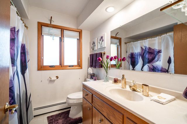 3725 W Abbott AVENUE, Greenfield, WI 53221