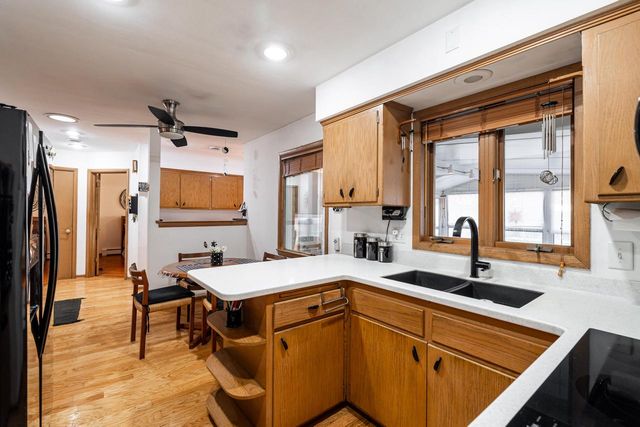 3725 W Abbott AVENUE, Greenfield, WI 53221