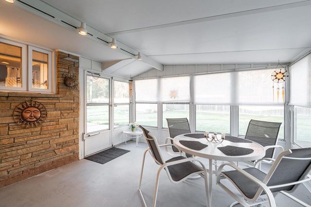 3725 W Abbott AVENUE, Greenfield, WI 53221