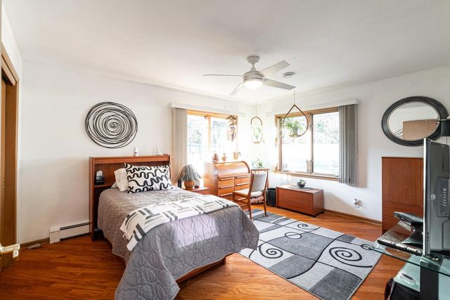 3725 W Abbott AVENUE, Greenfield, WI 53221