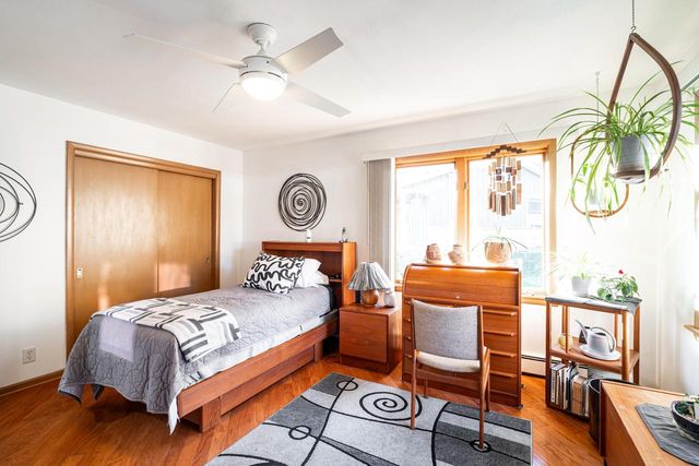 3725 W Abbott AVENUE, Greenfield, WI 53221