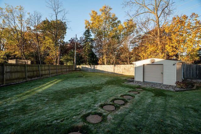 3725 W Abbott AVENUE, Greenfield, WI 53221