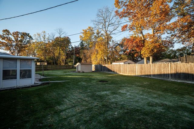 3725 W Abbott AVENUE, Greenfield, WI 53221