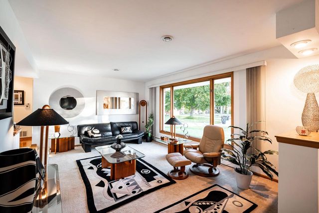 3725 W Abbott AVENUE, Greenfield, WI 53221