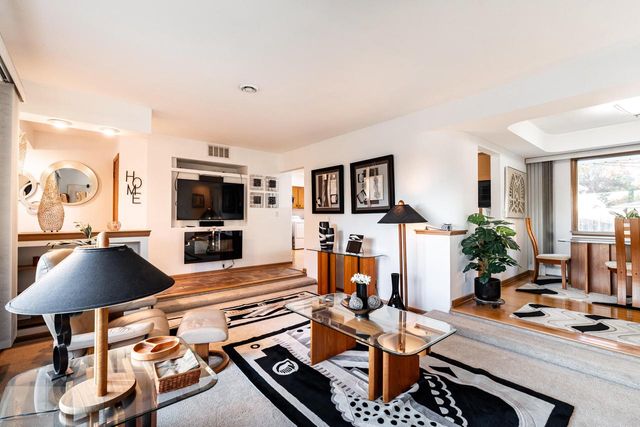 3725 W Abbott AVENUE, Greenfield, WI 53221