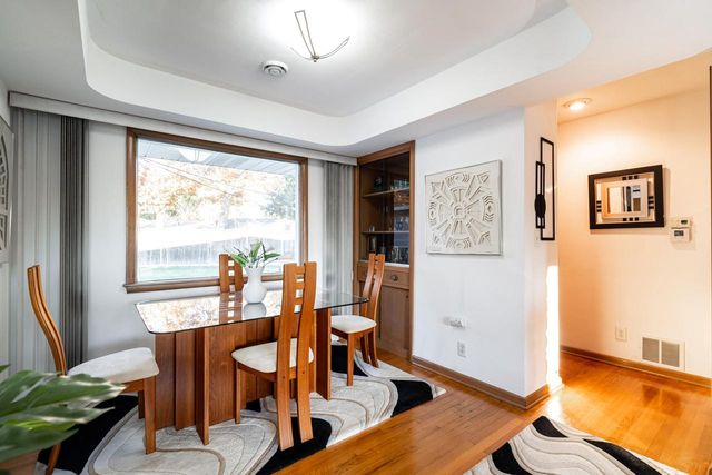 3725 W Abbott AVENUE, Greenfield, WI 53221