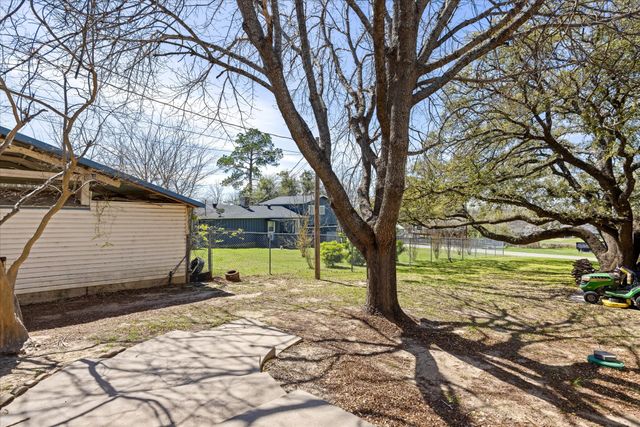 1701 Hitching Post Road, Granbury, TX 76049