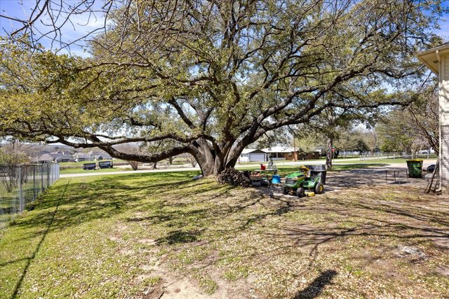 1701 Hitching Post Road, Granbury, TX 76049