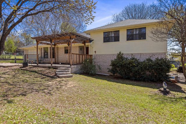 1701 Hitching Post Road, Granbury, TX 76049
