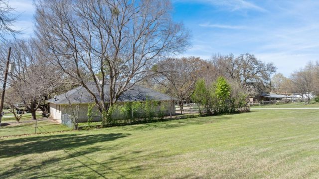 1701 Hitching Post Road, Granbury, TX 76049
