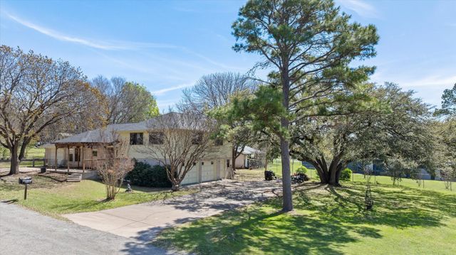 1701 Hitching Post Road, Granbury, TX 76049