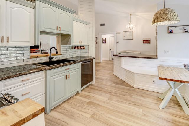 5164 NW 53rd Ave, Coconut Creek, FL 33073