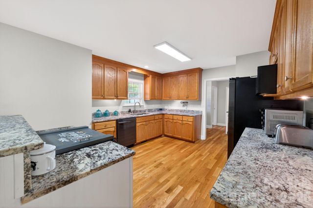 208 Deerfield Drive, Mount Holly, NC 28120