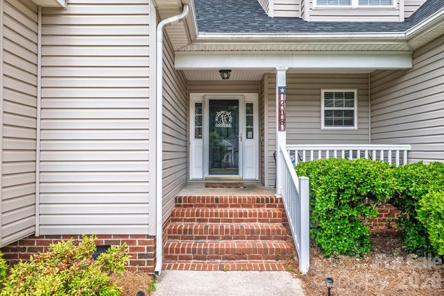 208 Deerfield Drive, Mount Holly, NC 28120