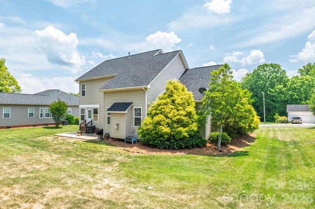 208 Deerfield Drive, Mount Holly, NC 28120