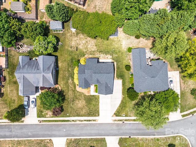 208 Deerfield Drive, Mount Holly, NC 28120
