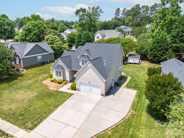 208 Deerfield Drive, Mount Holly, NC 28120