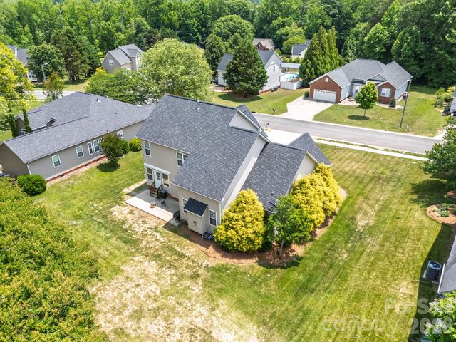 208 Deerfield Drive, Mount Holly, NC 28120