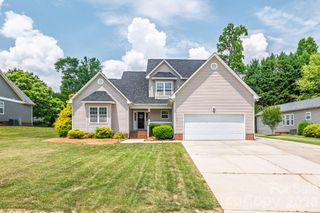 208 Deerfield Drive, Mount Holly, NC 28120