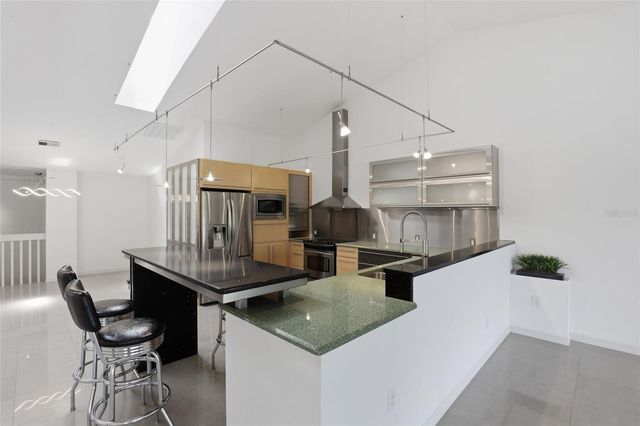 5588 GOLF POINTE DRIVE 1, Sarasota, FL 34243