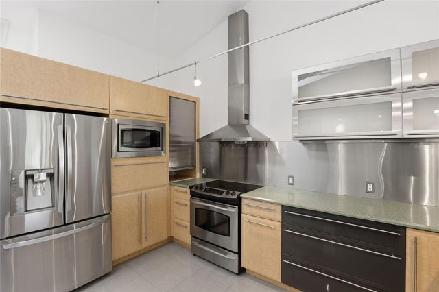 5588 GOLF POINTE DRIVE 1, Sarasota, FL 34243