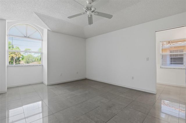 5588 GOLF POINTE DRIVE 1, Sarasota, FL 34243