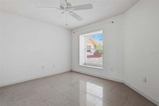 5588 GOLF POINTE DRIVE 1, Sarasota, FL 34243