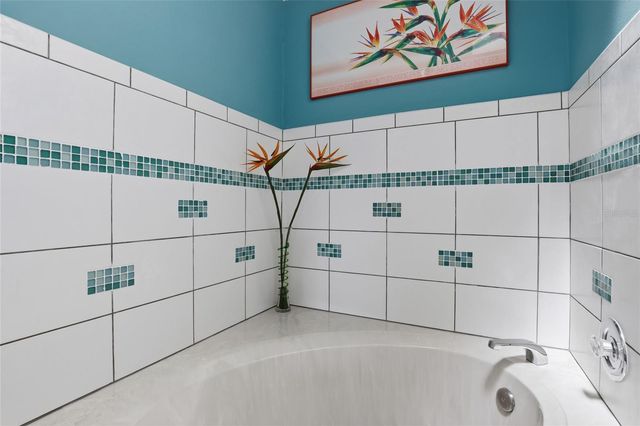 5588 GOLF POINTE DRIVE 1, Sarasota, FL 34243